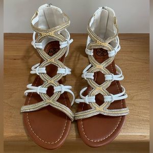 Women NWOT white Gladiator sandals Daisy Fuentes Sz 5.5M